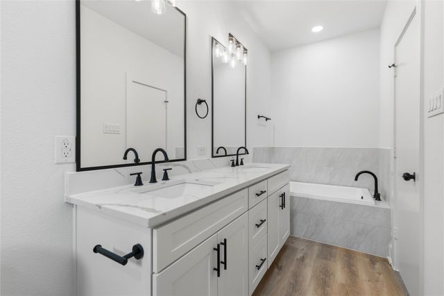 812 Elkhart Street B, Houston, TX 77091