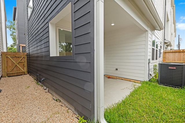 812 Elkhart Street B, Houston, TX 77091