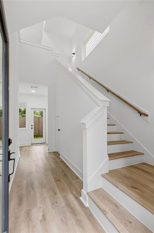 812 Elkhart Street B, Houston, TX 77091
