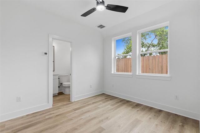 812 Elkhart Street B, Houston, TX 77091