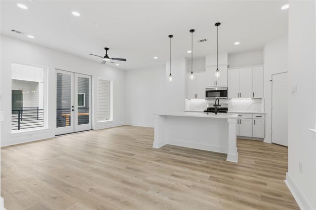 812 Elkhart Street B, Houston, TX 77091