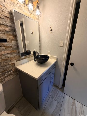 6131 LAKE VICTORIA ST, San Antonio, TX 78222