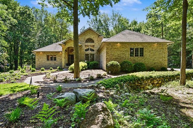 2628 Brownwood Trail, Midland, MI 48642
