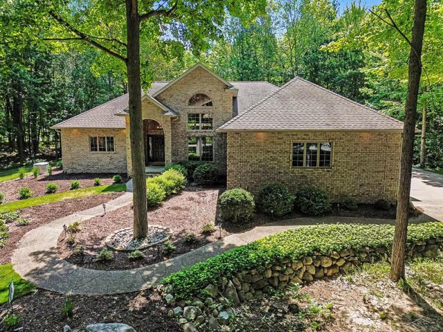 2628 Brownwood Trail, Midland, MI 48642