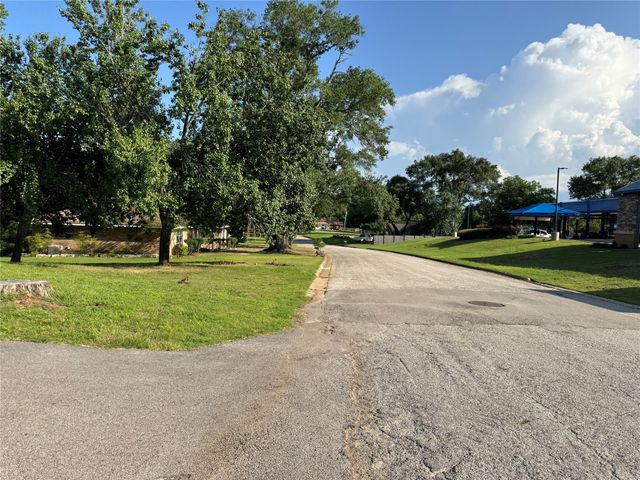 102 Nannie Lane, Palestine, TX 75801