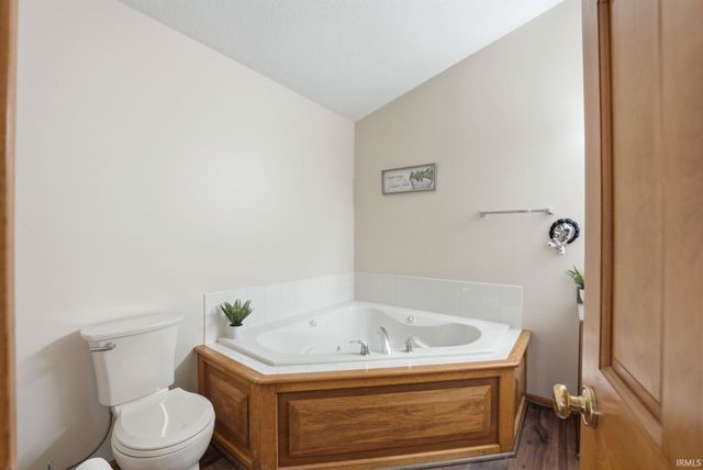 4223 Three Oaks Drive, Fort Wayne, IN 46809