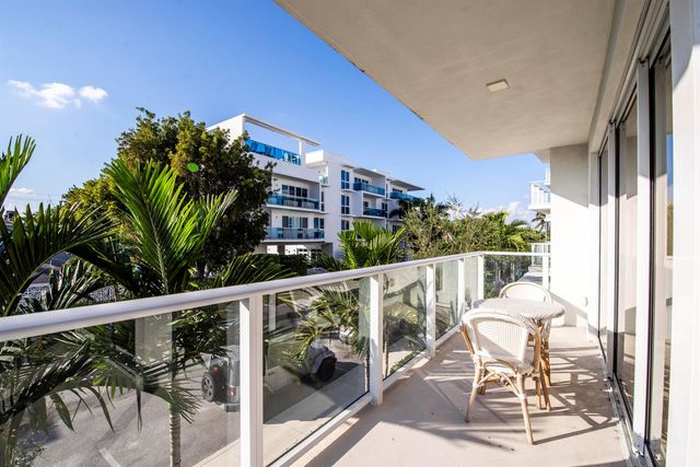 117 Lake Avenue 204, Lake Worth Beach, FL 33460