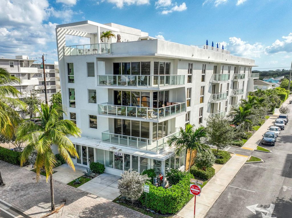 117 Lake Avenue 204, Lake Worth Beach, FL 33460