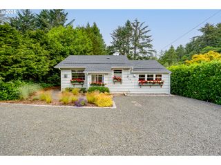 714 7TH St, Gearhart, OR 97138