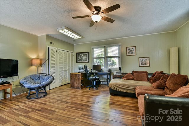 26 Bevlyn Drive, Asheville, NC 28803