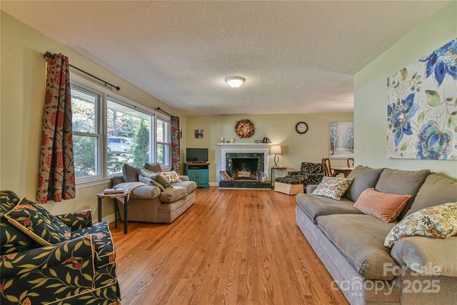 26 Bevlyn Drive, Asheville, NC 28803