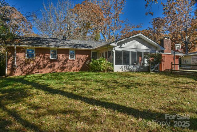 26 Bevlyn Drive, Asheville, NC 28803