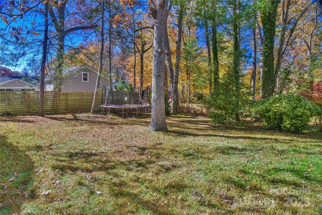 26 Bevlyn Drive, Asheville, NC 28803