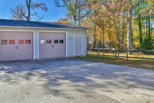 26 Bevlyn Drive, Asheville, NC 28803