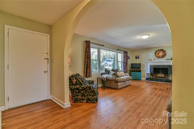 26 Bevlyn Drive, Asheville, NC 28803