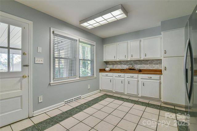 26 Bevlyn Drive, Asheville, NC 28803