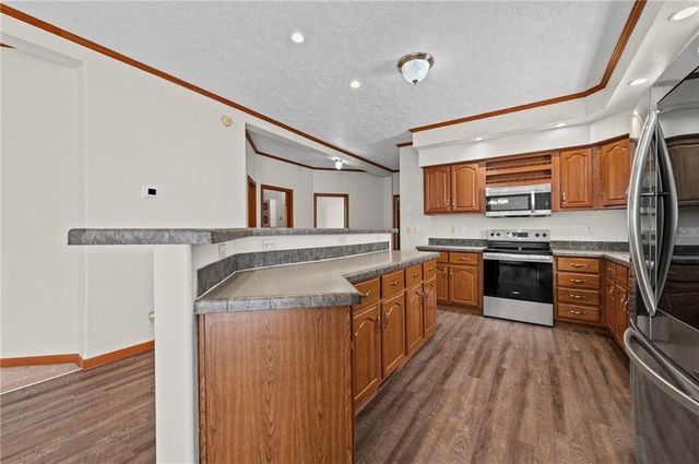 12211 N Pomona Avenue, Kansas City, MO 64163