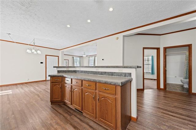 12211 N Pomona Avenue, Kansas City, MO 64163