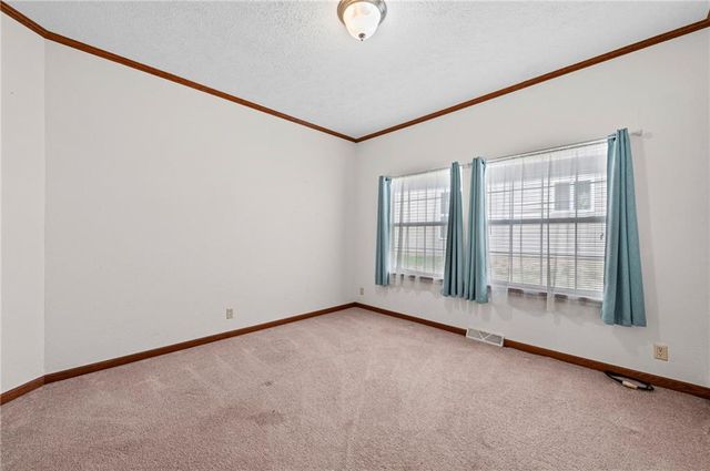 12211 N Pomona Avenue, Kansas City, MO 64163