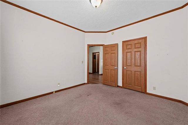 12211 N Pomona Avenue, Kansas City, MO 64163