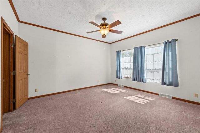 12211 N Pomona Avenue, Kansas City, MO 64163