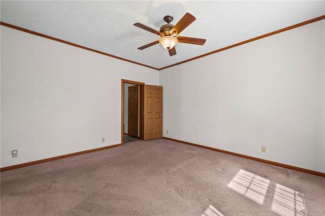 12211 N Pomona Avenue, Kansas City, MO 64163