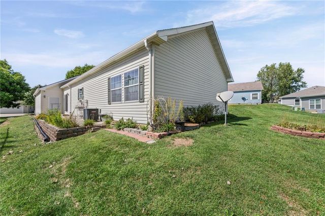 12211 N Pomona Avenue, Kansas City, MO 64163