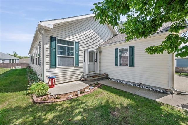 12211 N Pomona Avenue, Kansas City, MO 64163