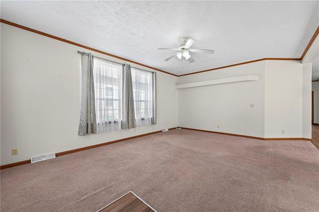 12211 N Pomona Avenue, Kansas City, MO 64163