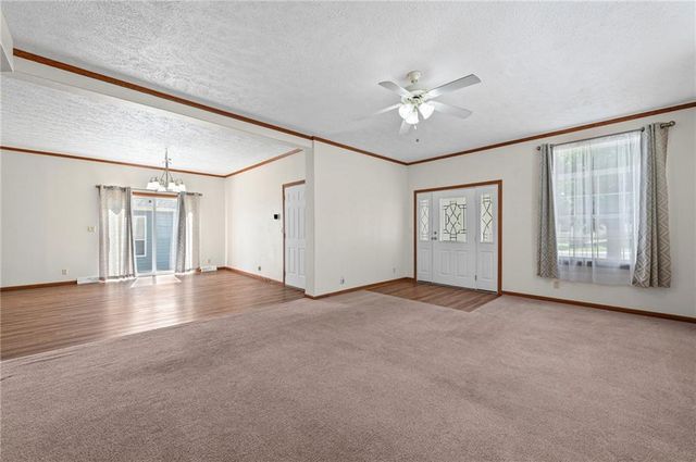 12211 N Pomona Avenue, Kansas City, MO 64163