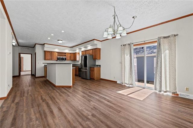 12211 N Pomona Avenue, Kansas City, MO 64163