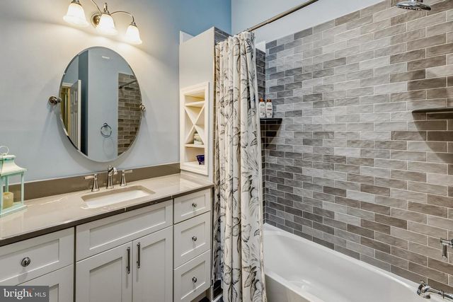100 HETTON CT, Glassboro, NJ 08028