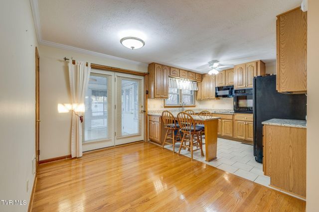 2513 Larkspur Drive, Johnson City, TN 37604