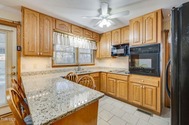 2513 Larkspur Drive, Johnson City, TN 37604