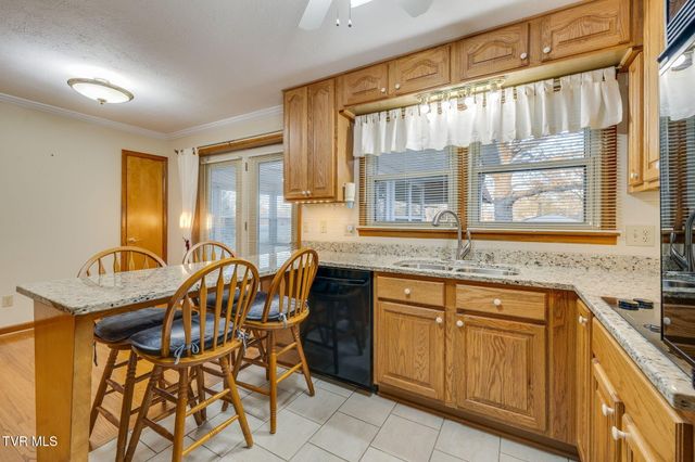 2513 Larkspur Drive, Johnson City, TN 37604