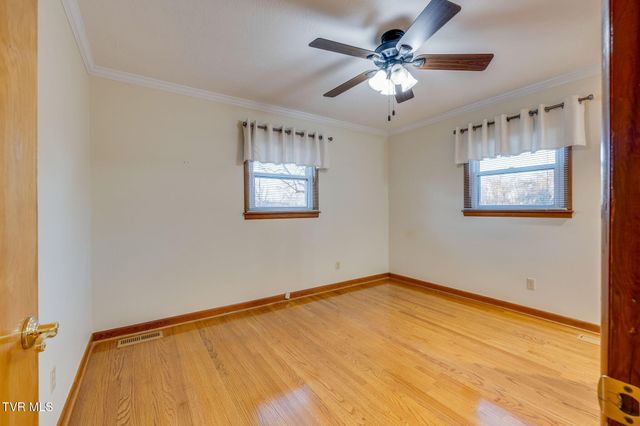 2513 Larkspur Drive, Johnson City, TN 37604