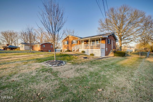 2513 Larkspur Drive, Johnson City, TN 37604