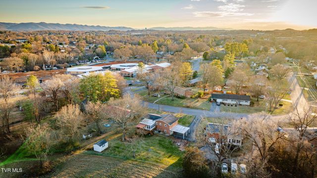 2513 Larkspur Drive, Johnson City, TN 37604