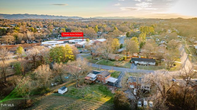 2513 Larkspur Drive, Johnson City, TN 37604