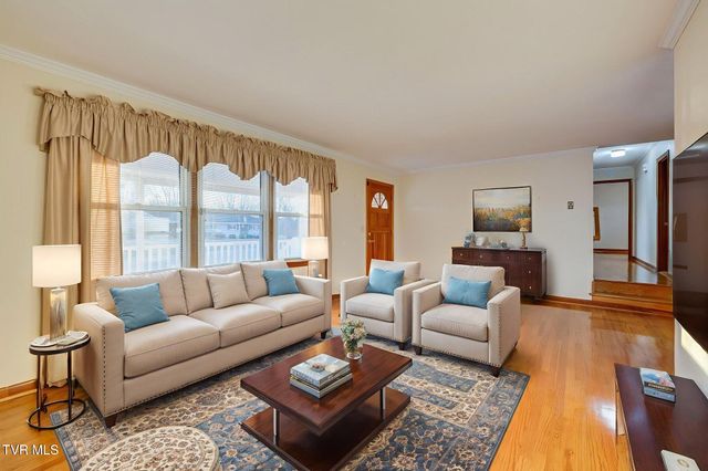 2513 Larkspur Drive, Johnson City, TN 37604