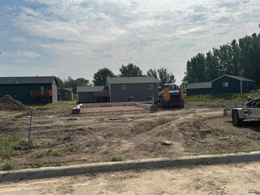 4026 MAGNUM RD, Rapid City, SD 57703