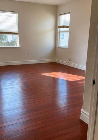 17799 Strawberry Glen St, Lathrop, CA 95330