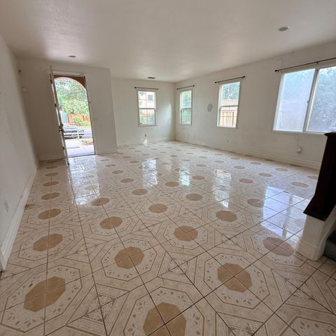 17799 Strawberry Glen St, Lathrop, CA 95330
