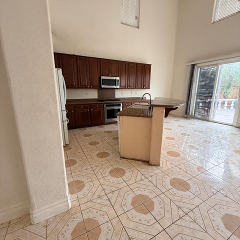 17799 Strawberry Glen St, Lathrop, CA 95330