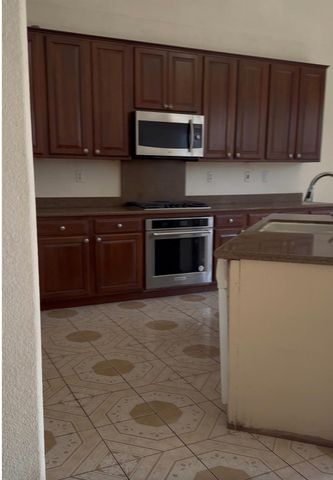 17799 Strawberry Glen St, Lathrop, CA 95330