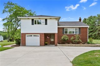 240 Kaufman Rd, West Deer, PA 15044