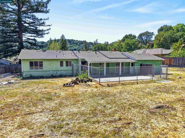 10 Corte Sombrita, Orinda, CA 94563