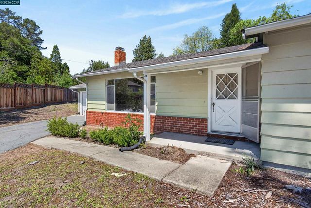 10 Corte Sombrita, Orinda, CA 94563