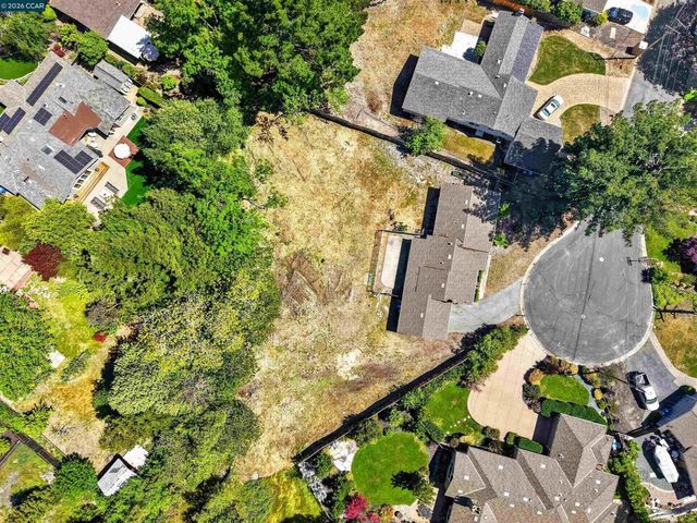 10 Corte Sombrita, Orinda, CA 94563