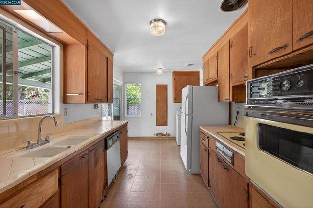 10 Corte Sombrita, Orinda, CA 94563